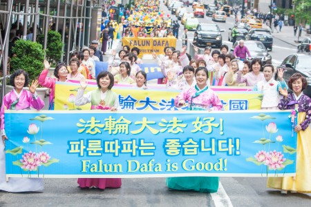 2016年5月13日,纽约上万人游行庆祝第17届法轮大法日。(马有志/大纪元)