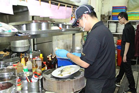 餐饮业者常因为餐食制作场所环境卫生不佳,或违规使用食品添加物,而造成食品卫生安全卫生问题。(李撷璎/大纪元)