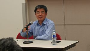 图:大陆著名律师郭国汀正在演讲,反思文革的惨痛教训。 (邱晨/大纪元)