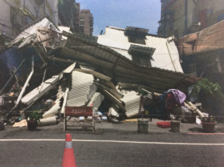 新北市林男一家人外出用餐,家莫名被拆,林姓怪手司 机及指使拆屋的吴男移送新北地检署。新北地院30日上 午开庭后,以吴男有勾、灭证之虞,裁定羁押禁见。 (警方提供)