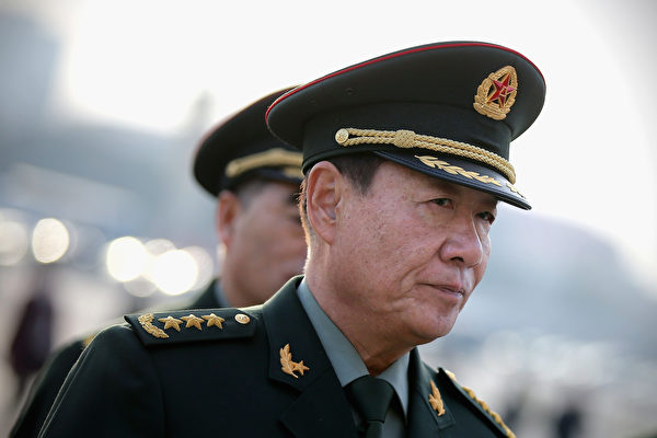 5月10日，刘源现身仕途起步之地河南，并向“故乡”捐赠上将军服。(Feng Li/Getty Images)