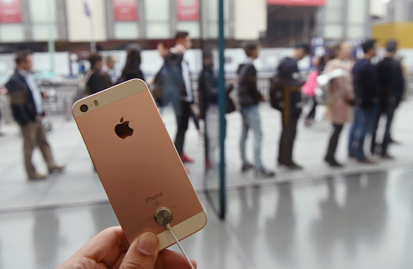 科技巨头苹果公司5月5日说，它计划把它最近在中国输掉的iPhone商标纠纷案上诉到大陆最高法院。 (Getty Image)