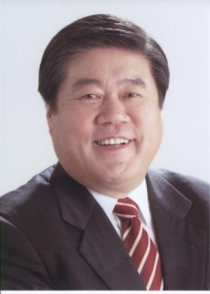 韓國國會議員崔圭成(Choi Kyu-Sung),4月30日晚上在全州韓國索里文化殿堂觀賞演出。(崔圭成國會辦公室網頁)
