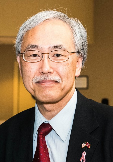 天普大学医院放射肿瘤系主任和教授 Dr. Curtis Miyamoto