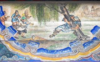 頤和園長廊上的彩繪：魯智深倒拔垂楊柳。（公有領域）