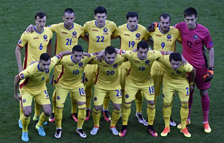 罗马尼亚阵容。(JEAN-PHILIPPE KSIAZEK/AFP)
