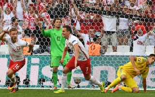 【欧洲杯】波兰晋级 乌克兰“光头”回家