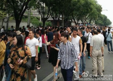 6月13日,大陆29省上万名泛亚债权人集结北京国家信访局,追讨投资款。(网络图片)