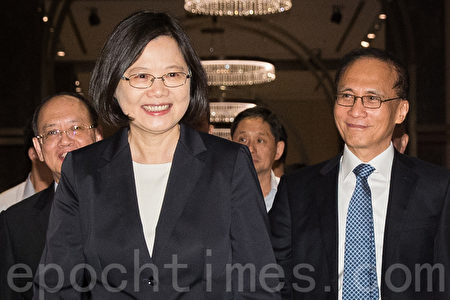 总统蔡英文(前左)、行政院长林全(前右)8日晚间出席“2016大陆台商端午节座谈联谊活动晚宴”。(陈柏州/大纪元)