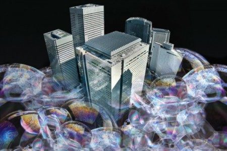 有文章稱,大陸樓市成為全世界最大的賭場,但只需一招樓市就會立即崩潰。(大紀元合成圖片)