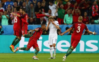 欧洲杯：C罗十脚射门不果 冰岛1:1逼平葡萄牙