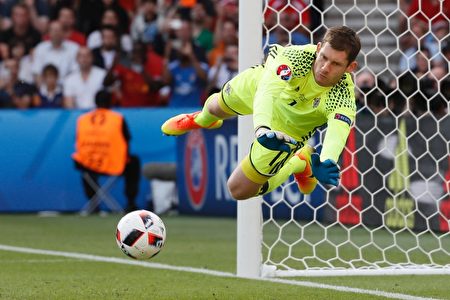 Northern Ireland's goalkeeper Michael McGovern saves a shot during the Euro 2016 round of sixteen football match Wales vs Northern Ireland, on June 25, 2016 at the Parc des Princes stadium in Paris. / AFP / Thomas SAMSON (Photo credit should read THOMAS SAMSON/AFP/Getty Images)