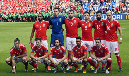 Back row from left : Wales' defender Ashley Williams, Wales' goalkeeper Wayne Hennessey, Wales' forward Sam Vokes, Wales' defender James Chester, Wales' midfielder Joe Ledley, Wales' midfielder Aaron Ramsey and bottom row from left : Wales' forward Gareth Bale, Wales' defender Ben Davies, Wales' midfielder Joe Allen, Wales' defender Neil Taylor, Wales' defender Chris Gunter pose for a group photo during the Euro 2016 round of sixteen football match Wales vs Northern Ireland, on June 25, 2016 at the Parc des Princes stadium in Paris. / AFP / DAMIEN MEYER (Photo credit should read DAMIEN MEYER/AFP/Getty Images)