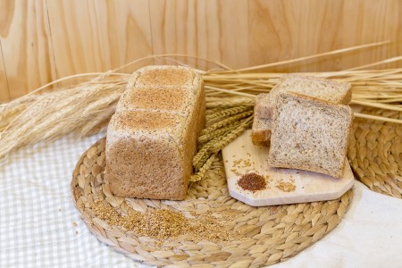 吃的到纖維顆粒又低熱量，自家烘焙胚芽散發迷人風味，在地黑糖畫龍點睛，實在值得細細品嘗。（阿胖烘焙屋提供）