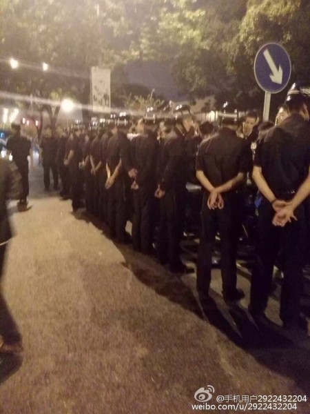 江苏快捷半导体(苏州)有限公司上千名工人连续罢工三天,抗议公司被收购无赔偿。(网络图片)