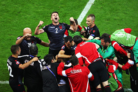 LYON, FRANCE - JUNE 19: Andi Lila of Albania celebrates his team's first goal scored by Armando Sadiku (obscured) with his team mates during the UEFA EURO 2016 Group A match between Romania and Albania at Stade des Lumieres on June 19, 2016 in Lyon, France. (Photo by Julian Finney/Getty Images)