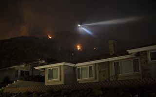 加州野火受到控制 当局解除部分撤离命令