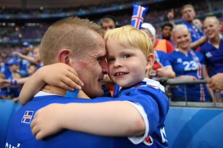 2016年6月22日，冰岛球员Ari Skulason (Shaun Botterill/Getty Images)