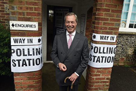 英国独立党UKIP的领导人Nigel Farage在投票站。(Mary Turner/Getty Images)