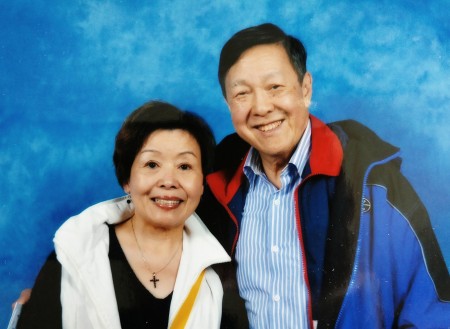 钱慰曾博士及太太欧阳金玲老师创办了圣道中文学校与加西侨校中文联合会,在BC省大力推广中文教育 。(钱慰曾博士提供)