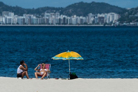 巴西海滩发现超级细菌,使奥运再增隐忧。图为佛朗明哥海滩。(AFP)