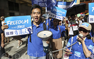 組圖：香港七一遊行 大紀元用真相守護自由