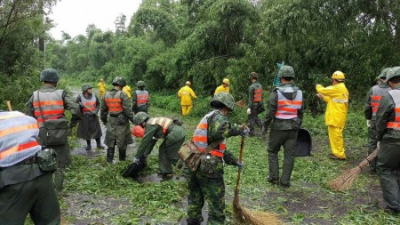 台风重创台东国军救灾 林揆勘灾区拨8亿台币 台风重创台东国军救灾 林揆勘灾区拨8亿台币