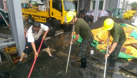 台风重创台东国军救灾 林揆勘灾区拨8亿台币 台风重创台东国军救灾 林揆勘灾区拨8亿台币