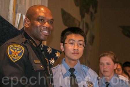 舊金山警局夏令營結業 華裔學子成績優異 舊金山警局夏令營結業 華裔學子成績優異