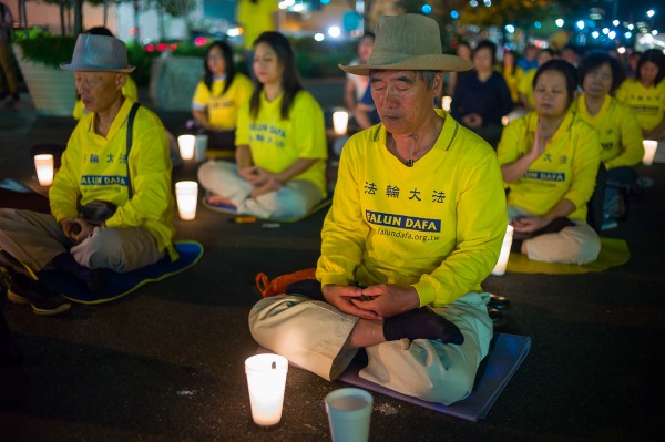 7.20 Falun Gong Candlelight Vigil in Manhattan, NYC, July 20, 2016. 7.20 Falun Gong Candlelight Vigil in Manhattan, NYC, July 20, 2016.