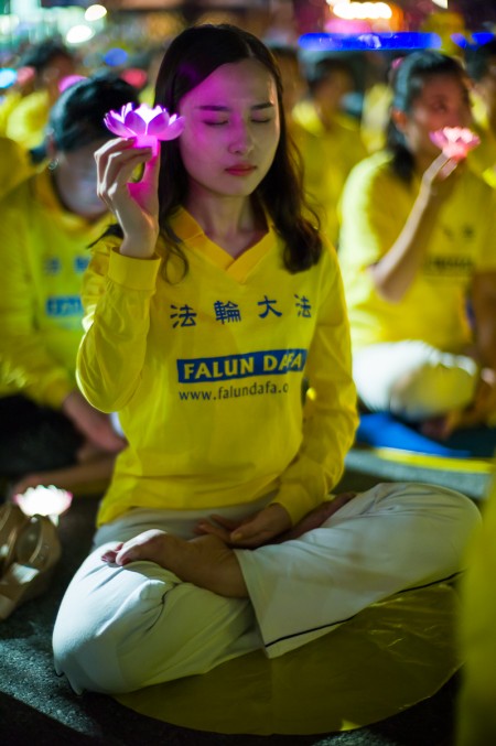 7.20 Falun Gong Candlelight Vigil in Manhattan, NYC, July 20, 2016. 7.20 Falun Gong Candlelight Vigil in Manhattan, NYC, July 20, 2016.