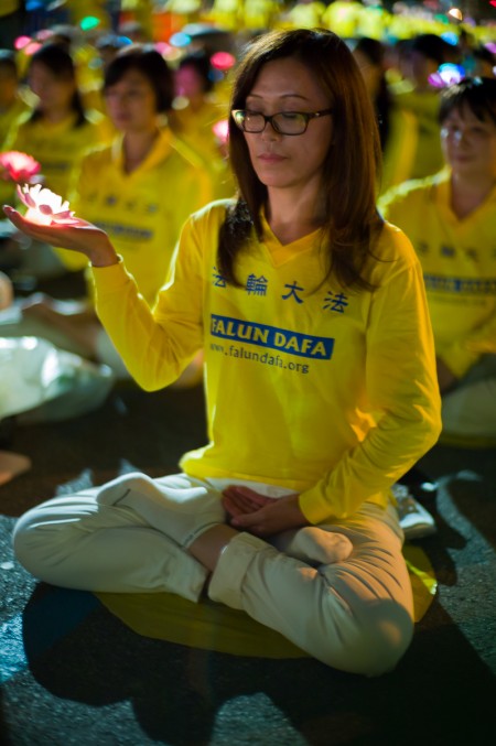 7.20 Falun Gong Candlelight Vigil in Manhattan, NYC, July 20, 2016. 7.20 Falun Gong Candlelight Vigil in Manhattan, NYC, July 20, 2016.