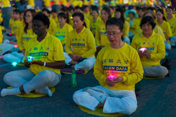 7.20 Falun Gong Candlelight Vigil in Manhattan, NYC, July 20, 2016. 7.20 Falun Gong Candlelight Vigil in Manhattan, NYC, July 20, 2016.
