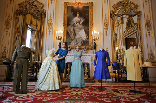 BRITAIN-ROYALS-EXHIBITION-FASHION BRITAIN-ROYALS-EXHIBITION-FASHION