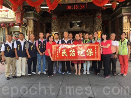張花冠布袋鎮贈匾 感謝寺廟公益慈善 張花冠布袋鎮贈匾 感謝寺廟公益慈善