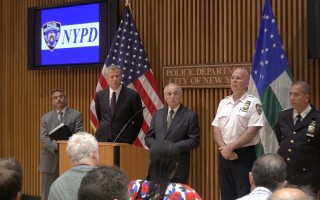 受达拉斯枪击案影响 纽约警察结伴巡逻