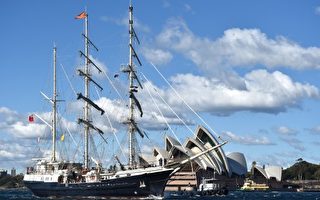世界最壮观木帆船“顽强号”抵达悉尼