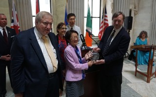 纽约市议员陈倩雯 获汉密尔顿移民成就奖