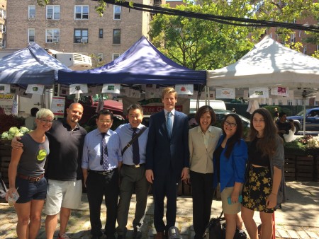 GrowNYC、大法拉盛商會宣布,在法拉盛凱辛娜大道楓葉球場設立首個露天綠色市場,逢週三營業。