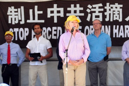 安省新民主党省议员迪诺沃说,她认为这是一个难得的集会,因为3个主要政党都有代表出席,她说道:“(我们)一齐支持你们,反对中共专制对法轮功的迫害”。(周行/大纪元)