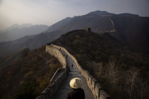 北京文化当局发誓要打压毁坏长城的犯罪行为，担忧这个联合国教科文组织认定的世界文化遗产将一块砖一块砖的消失。 (Kevin Frayer/Getty Images)