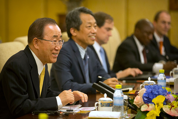 联合国秘书长潘基文7月7日在北京与习近平见面。 ( Mark Schiefelbein-Pool/Getty Images)
