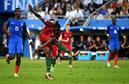 葡萄牙替补前锋埃德尔把握住了绝佳机会。（Mike Hewitt/Getty Images)
