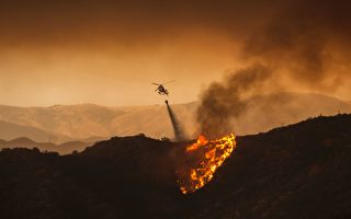 南加州山火燒過22000英畝 現場如世界末日