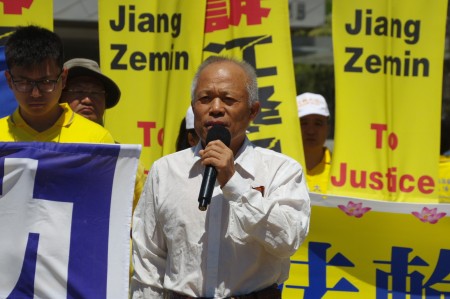 中國社會民主黨主持人劉因全7月17日在洛杉磯聖莫尼卡碼頭7.20反迫害集會上發言。(劉菲/大紀元)