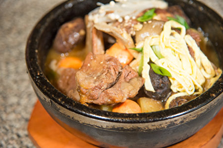 48小时慢炖的KAL BI JIM,韩式炖牛肉。(石岚/大纪元)