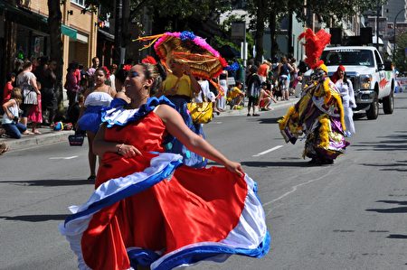 圖:7月23日,一年一度的加勒比海節(Caribbean Days Festival)大遊行在北溫哥華市舉行。(唐風/大紀元)