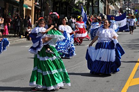 圖:7月23日,一年一度的加勒比海節(Caribbean Days Festival)大遊行在北溫哥華市舉行。(唐風/大紀元)