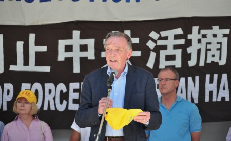 保守党联邦国会议员肯特是现任“国会法轮功之友”主席,他赞扬在加拿大修炼法轮功的人越来越多了。(周行/大纪元)