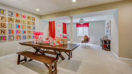 莱纳公司新泽西Town Center Crossing的Family Room(Lennar提供)